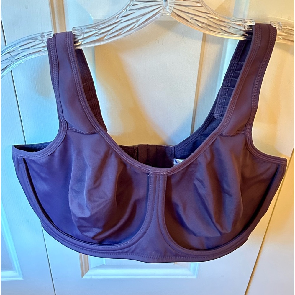 Wacoal Simone Sports Bra, model 855170.